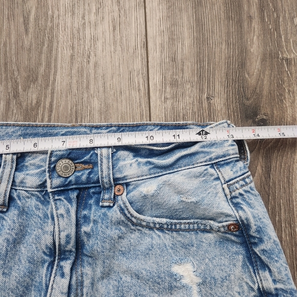 American Eagle Distressed Mom Short 0 - Picture 5 of 11